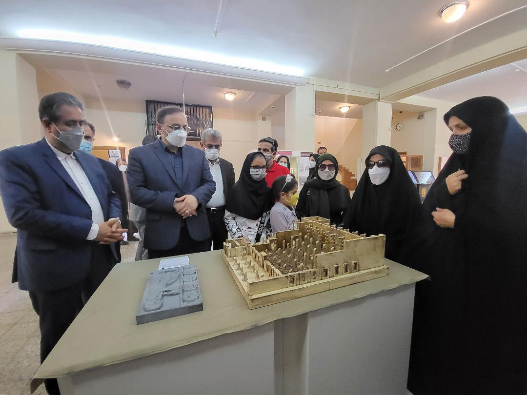 آغاز به‌کار نمایشگاه «لمس تاریخ در موزه ملی ایران» با حضور نابینایان